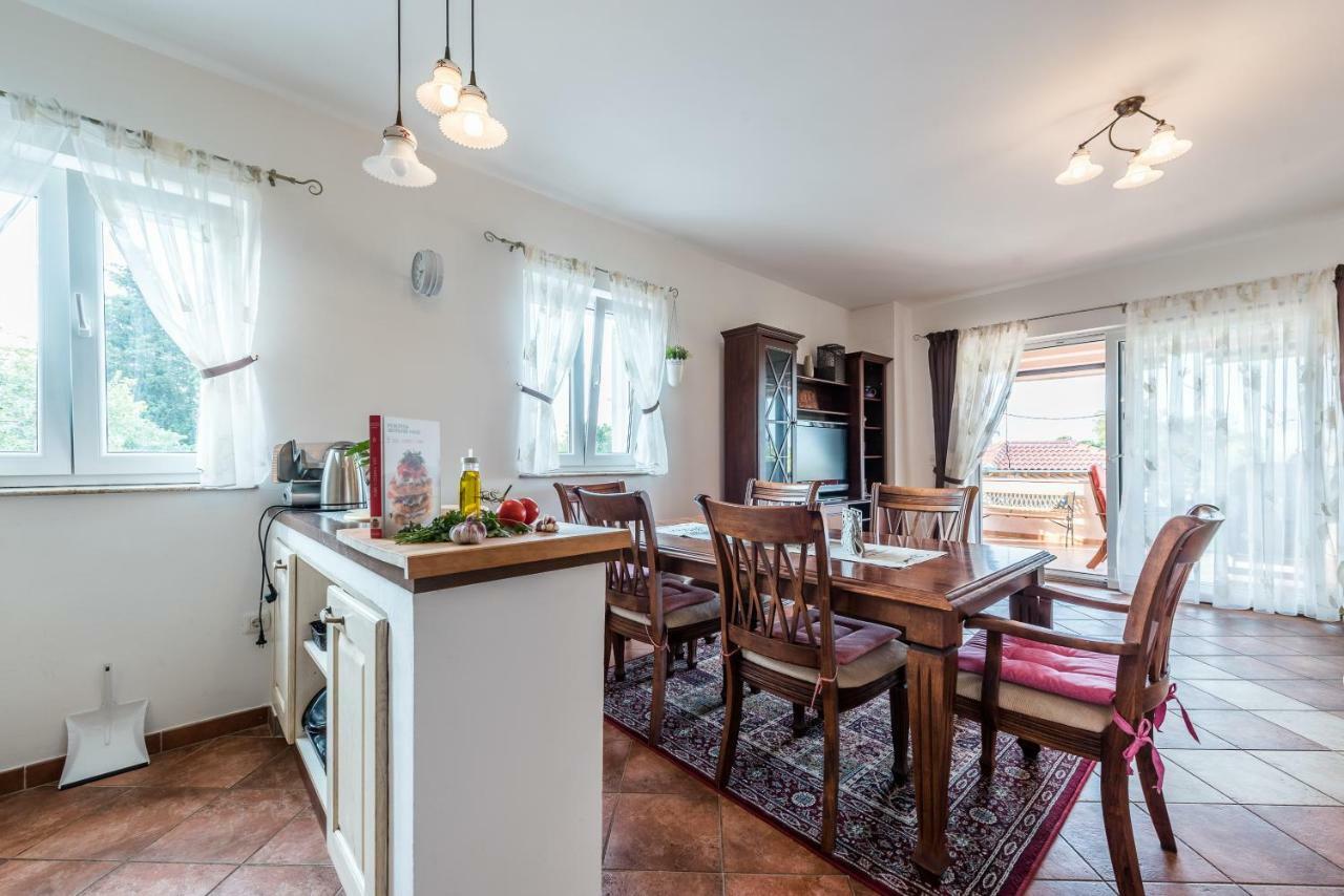 Apartments Jelavic Sutomiscica Eksteriør billede